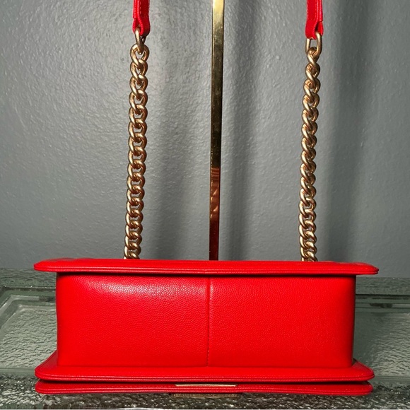 Elegant Red Quilted Shoulder Bag - Picture 3 of 9